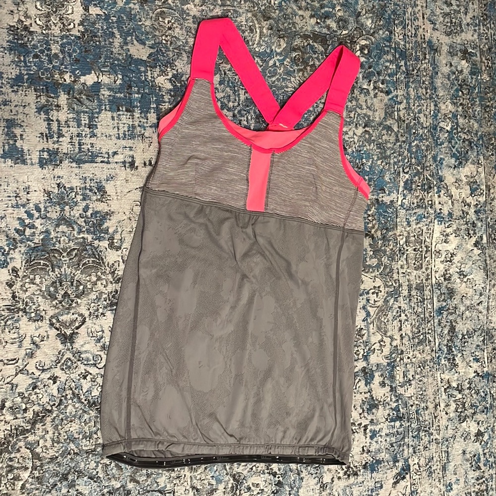 Lululemon size 8 tank top built in bra